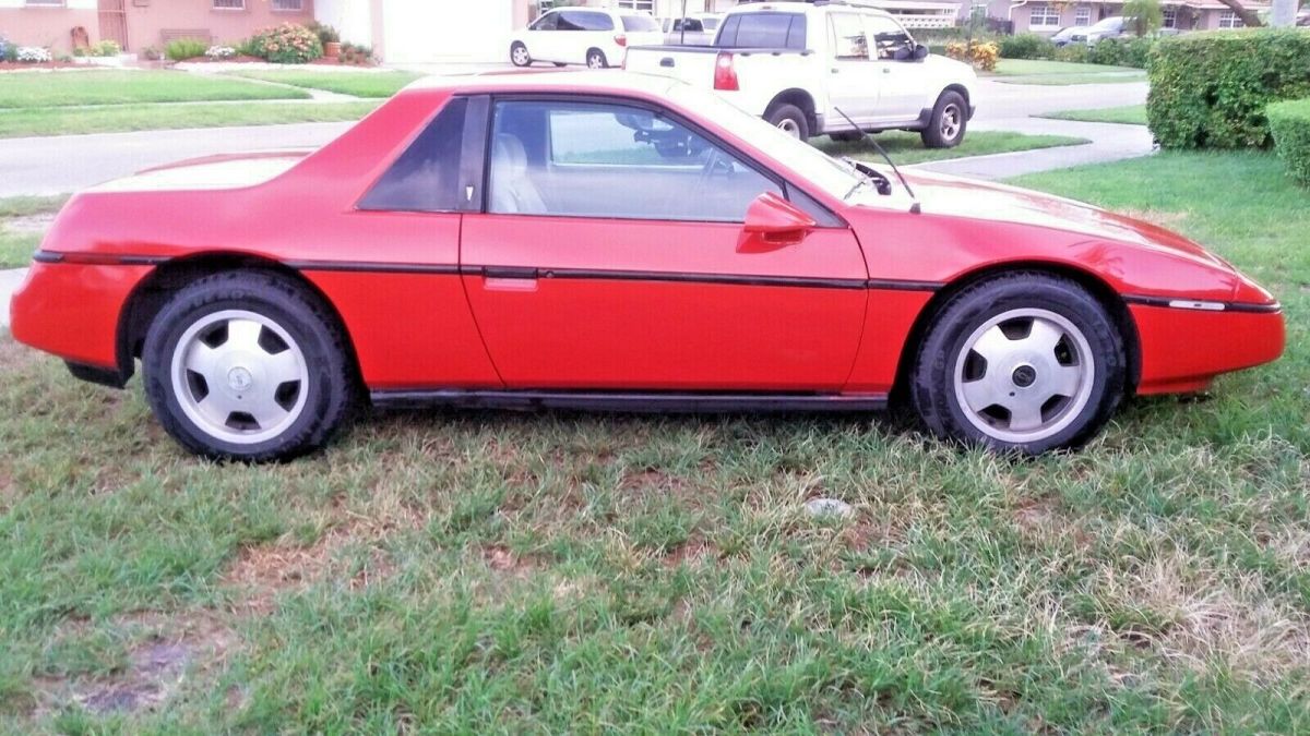 1987 Pontiac Fiero BLACK