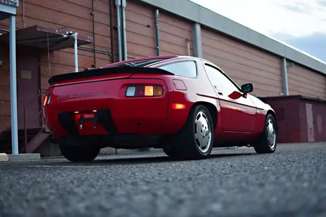 1984 Porsche 928 Leather