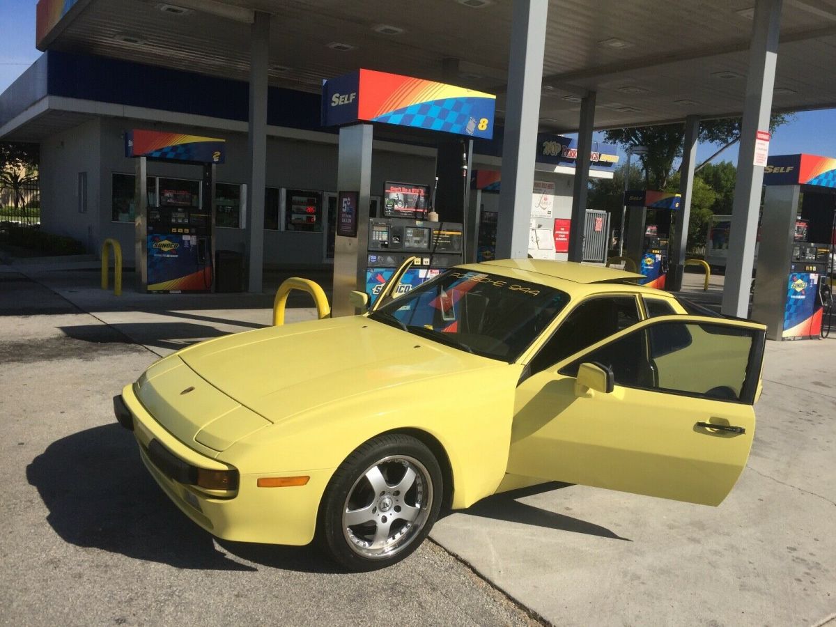 1987 Porsche 944 2.5