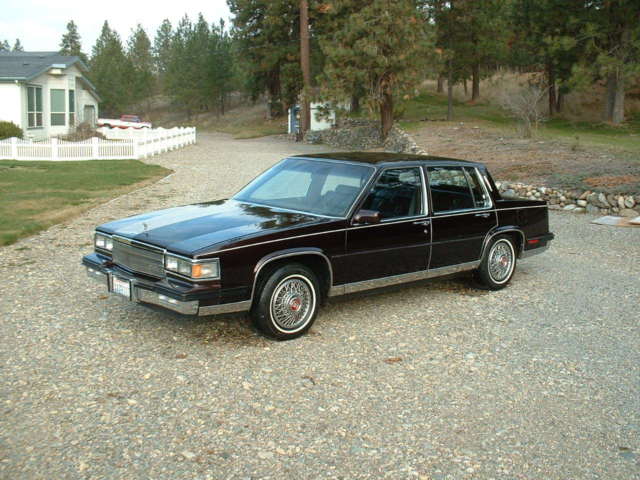 1985 Cadillac Fleetwood  4 DOOR LUXURY SEDAN