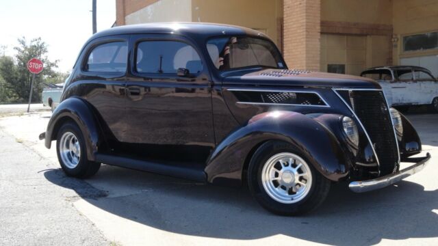 1937 Ford 2 Door Sedan