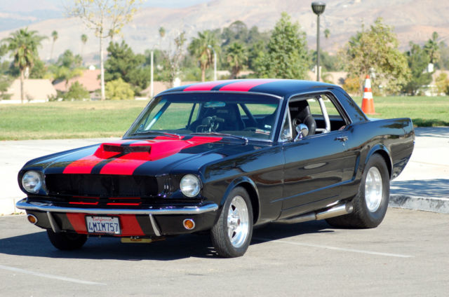 1965 Ford Mustang Race