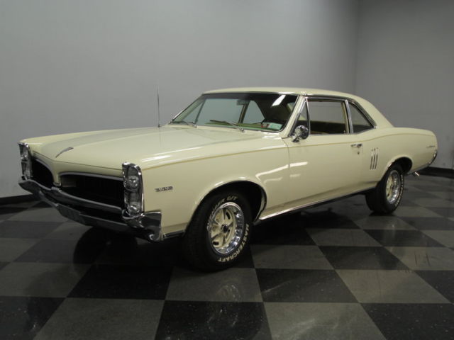 1967 Pontiac Le Mans Sports Coupe