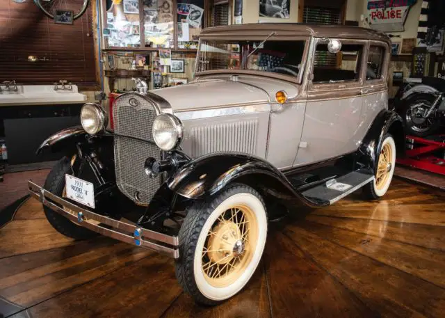 1931 Ford Model A DELUXE VICTORIA