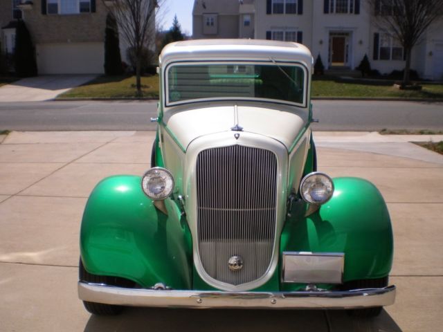 1933 Plymouth 2-door Sedan