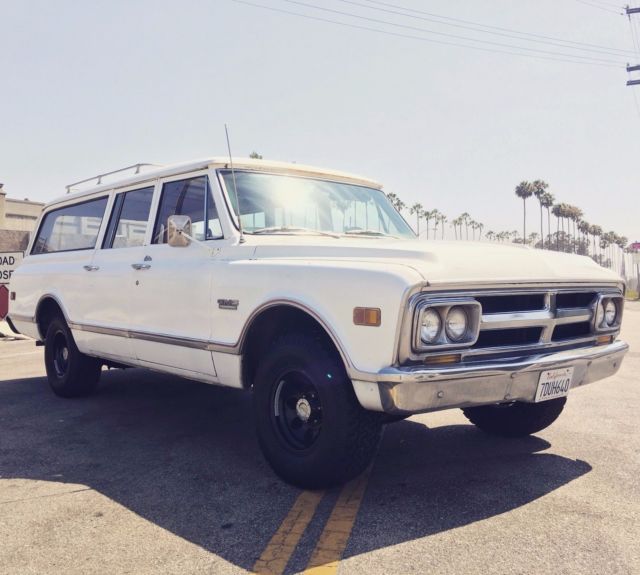 1968 GMC Suburban Custom