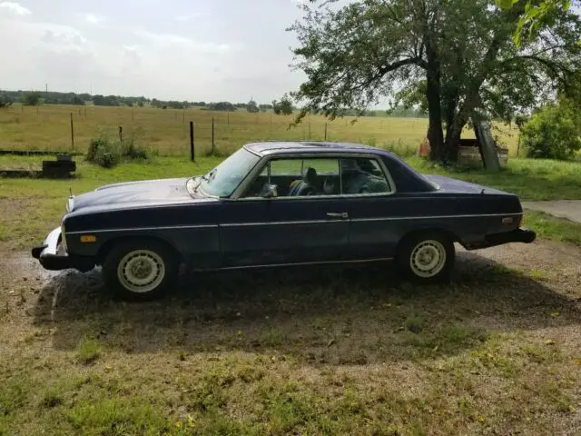 1975 Mercedes-Benz 200-Series