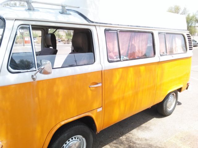 1977 Volkswagen Bus/Vanagon white