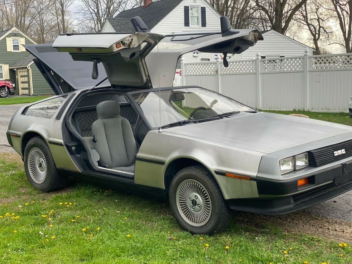 1981 DeLorean dmc12