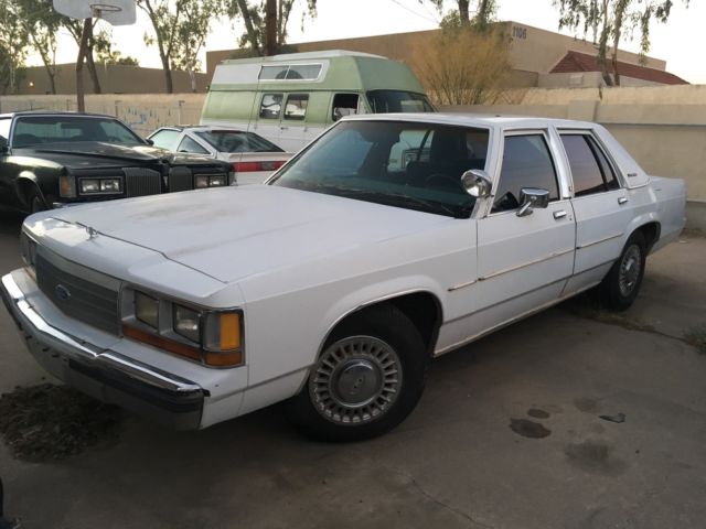 1990 Ford Crown Victoria