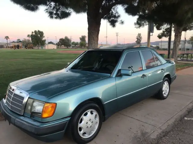 1992 Mercedes-Benz 400-Series