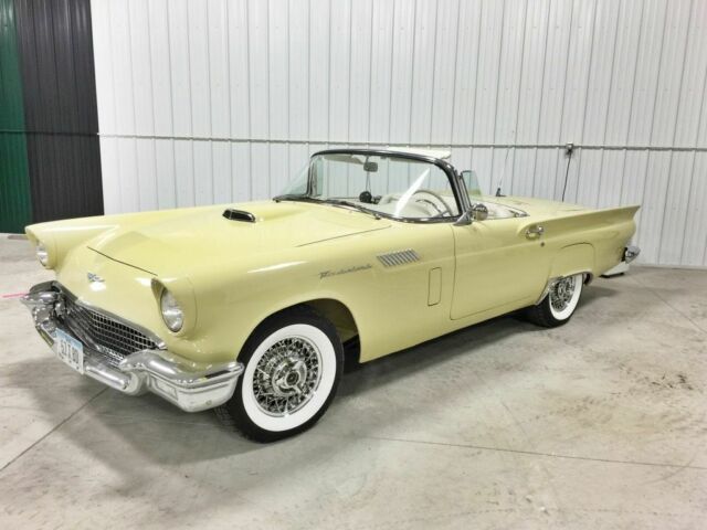 1957 Ford Thunderbird