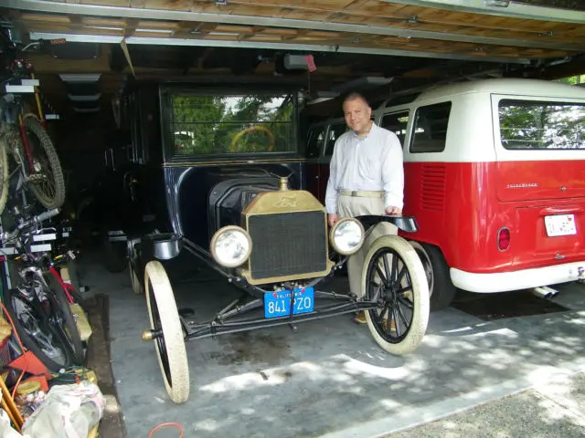 1915 Ford Model T Centerdoor Sedan