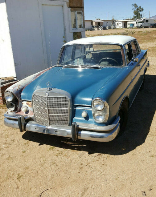 1966 Mercedes-Benz 200-Series 230S