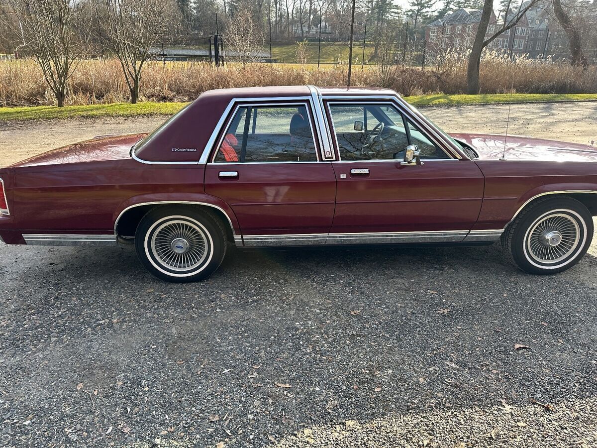 1989 Ford LTD Crown Victoria