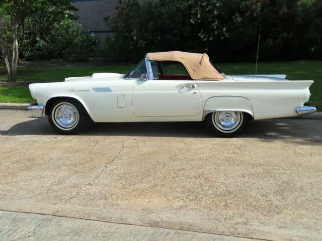 1957 Ford Thunderbird