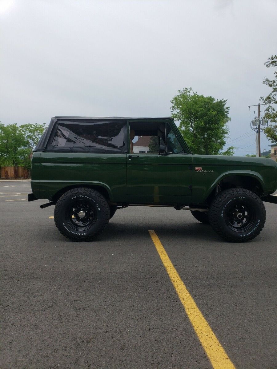 1976 Ford Bronco green