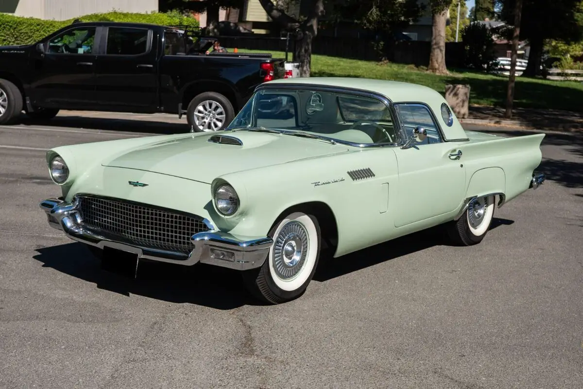 1957 Ford Thunderbird