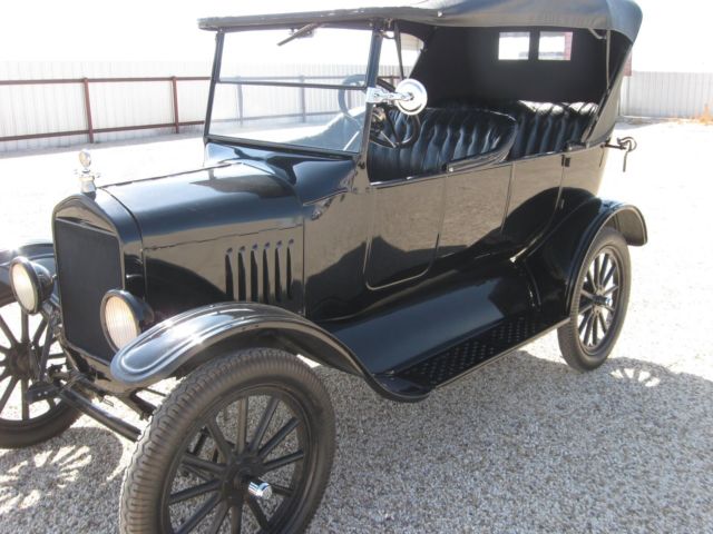 1924 Ford Model T touring car