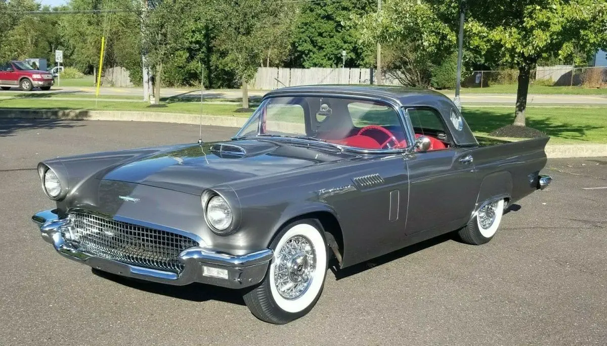 1957 Ford Thunderbird