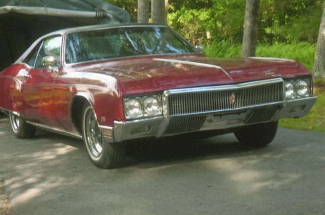 1970 Buick Riviera black vinyl seats and roof