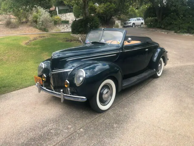 1939 Ford Deluxe Convertible Coupe