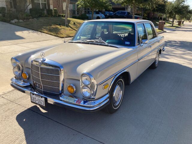 1970 Mercedes-Benz 200-Series 280SE