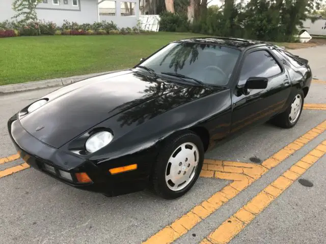 1984 Porsche 928 S MODEL IN TRIPLE BLACK