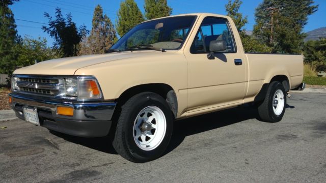1989 Toyota Pickup Deluxe
