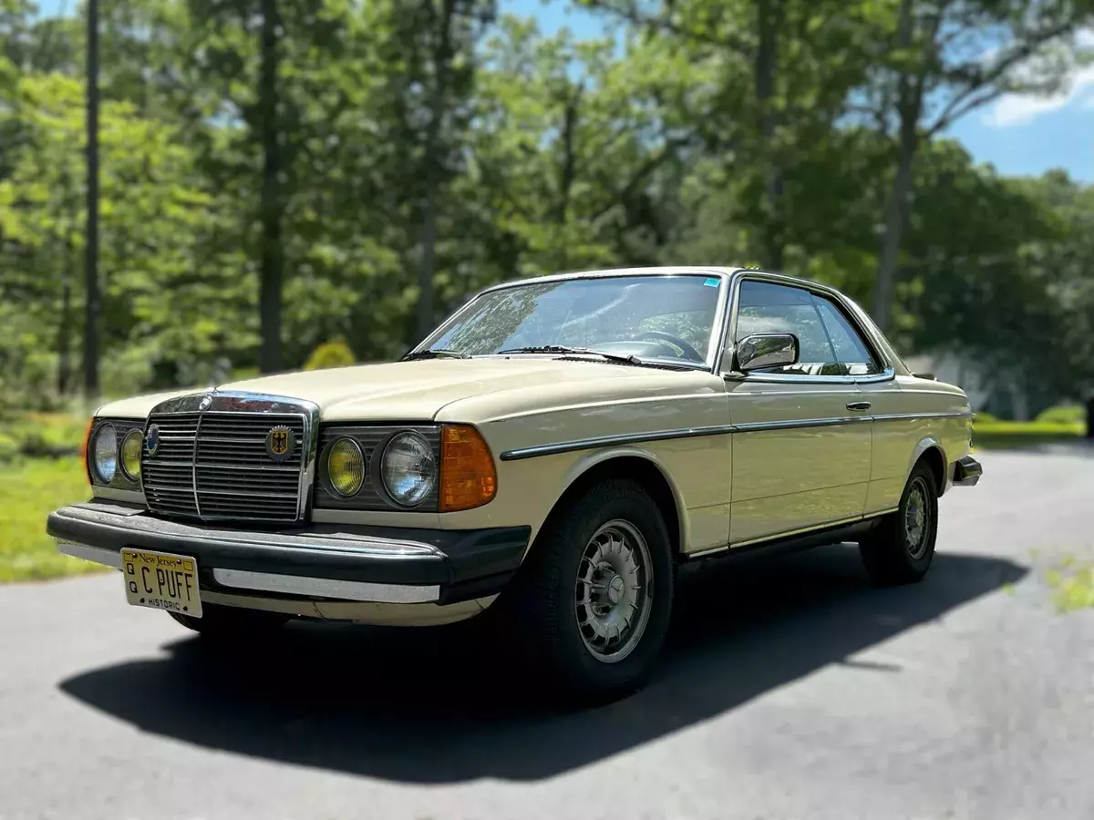 1983 Mercedes-Benz 300-Series