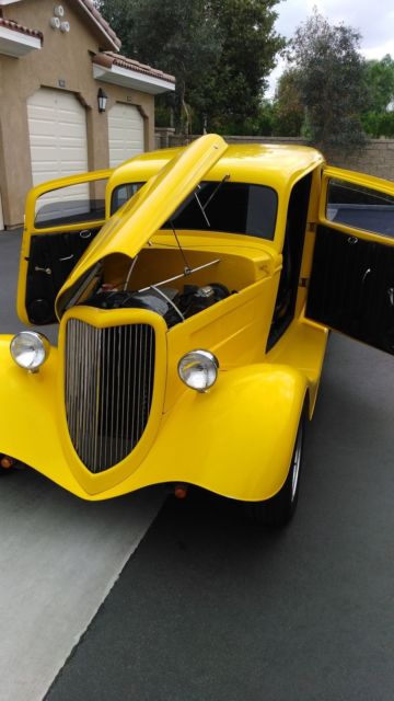 1933 Ford Victoria Yellow