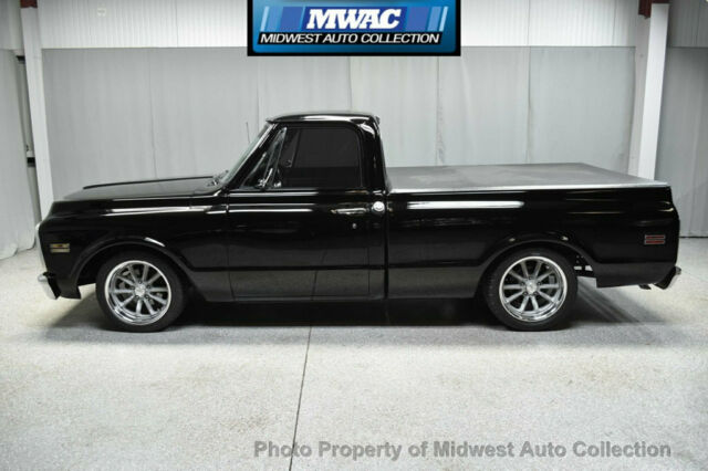 1972 Chevrolet C-10 383 CUBIC INCHES SHOW QUALITY