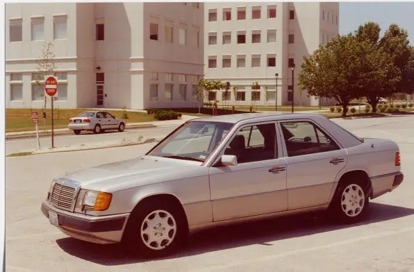 1992 Mercedes-Benz 400-Series 4 door sedan