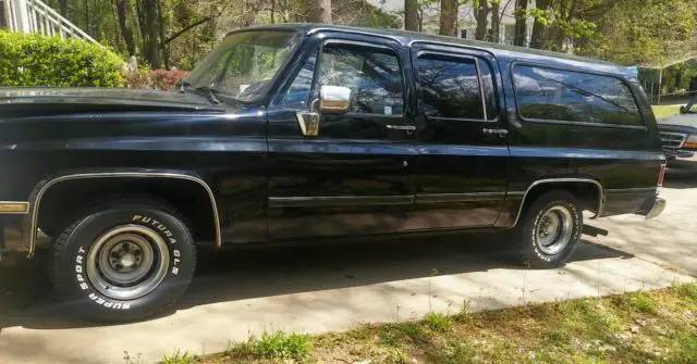 1986 Chevrolet C-10 Silverado Suburban