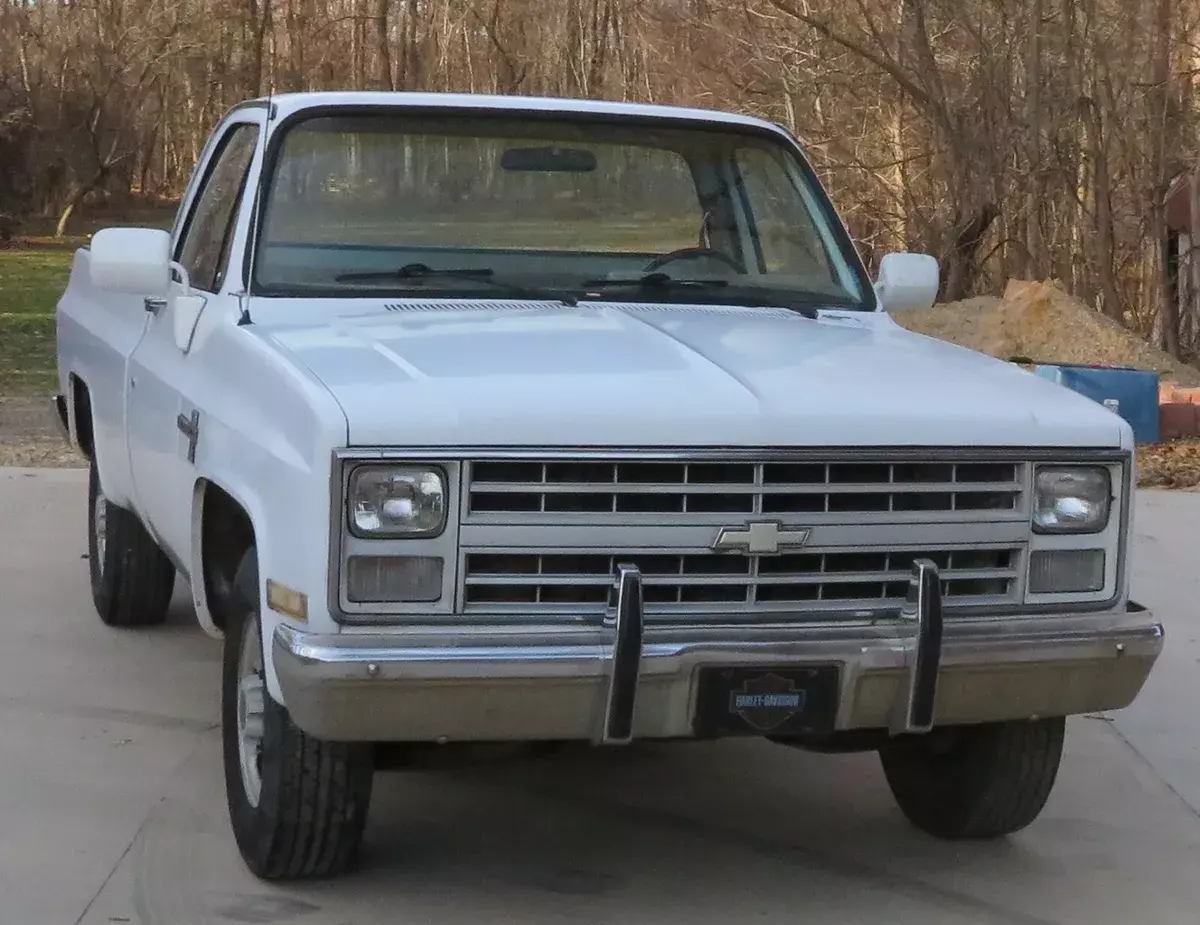 1987 Chevrolet Other Pickups Chevrolet R-20 Manual Trans 350