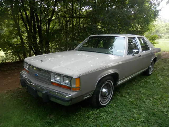 1988 Ford Crown Victoria