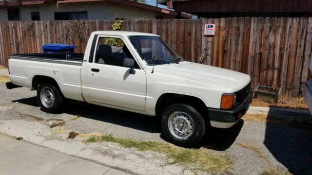 1986 Toyota Pickup long bed
