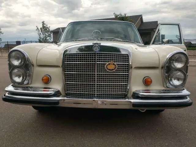 1969 Mercedes-Benz 200-Series