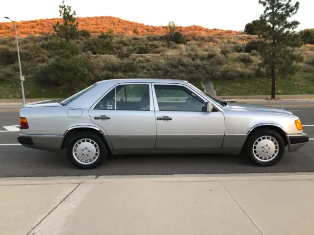 1990 Mercedes-Benz 300-Series