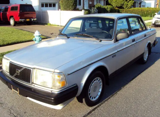 1989 Volvo 240 DL 4 Door Sedan