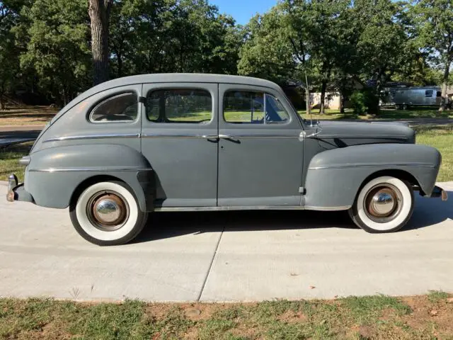 1948 Ford Super Deluxe