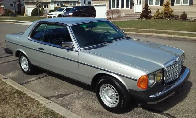 1982 Mercedes-Benz 300-Series