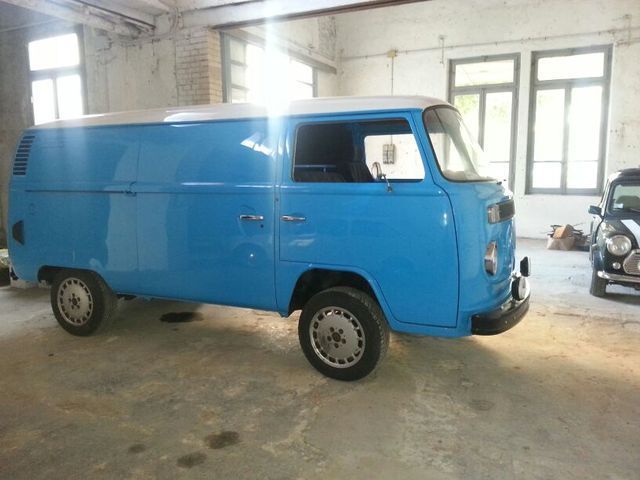 1974 Volkswagen Bus/Vanagon 2 doors van