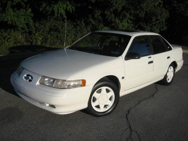 1993 Ford Taurus SHO Sedan 4-Door