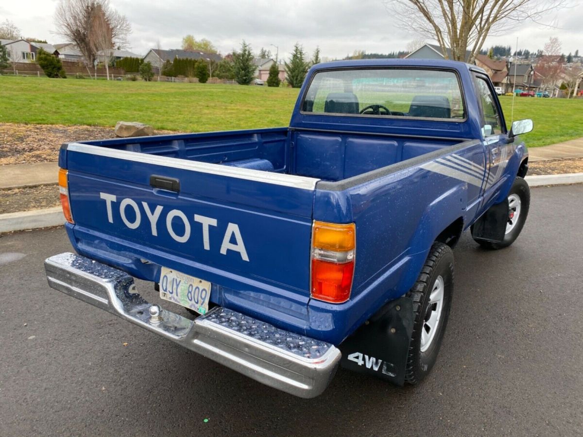 1987 Toyota Pickup Deluxe