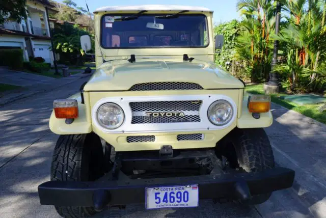 1975 Toyota Land Cruiser Bj40 w ambulance doors