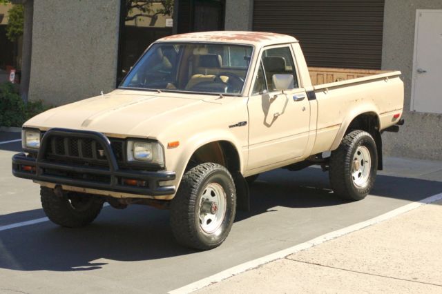 1982 Toyota SR5 4WD Pickup / HiLux SR5
