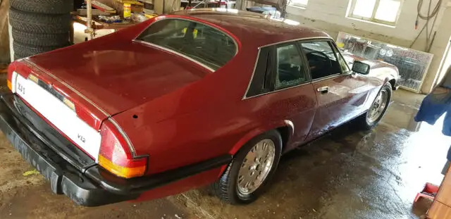 1980 Jaguar V12 Black skin int