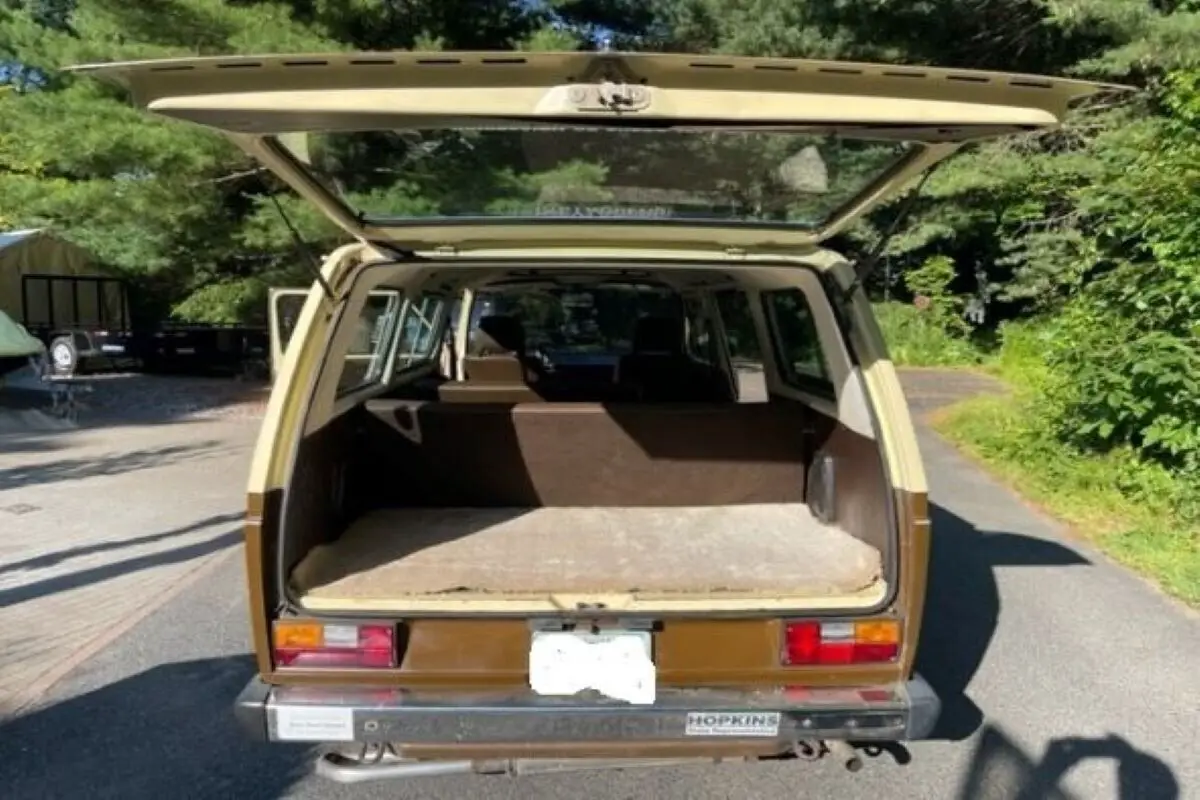 1982 Volkswagen Bus/Vanagon tan/cream/beige trim