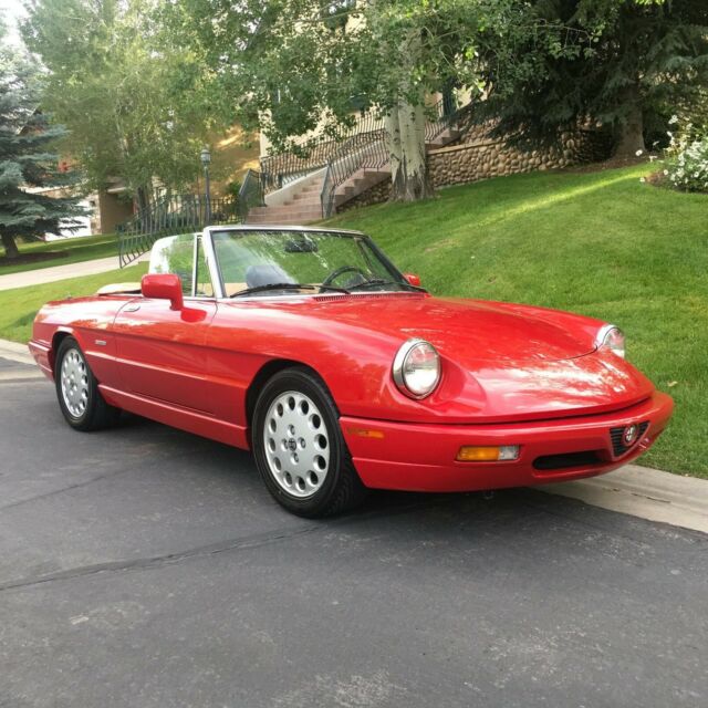 1993 Alfa Romeo Spider Two tone leather with saddle and black